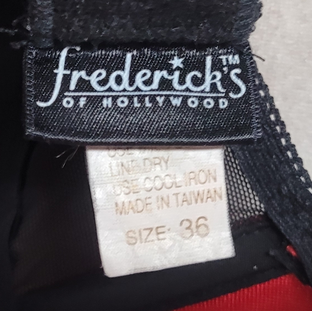 Frederick's Of Hollywood Vintage Red Satin Black Strappy Lightly Padded Demi Bra - Picture 11 of 12